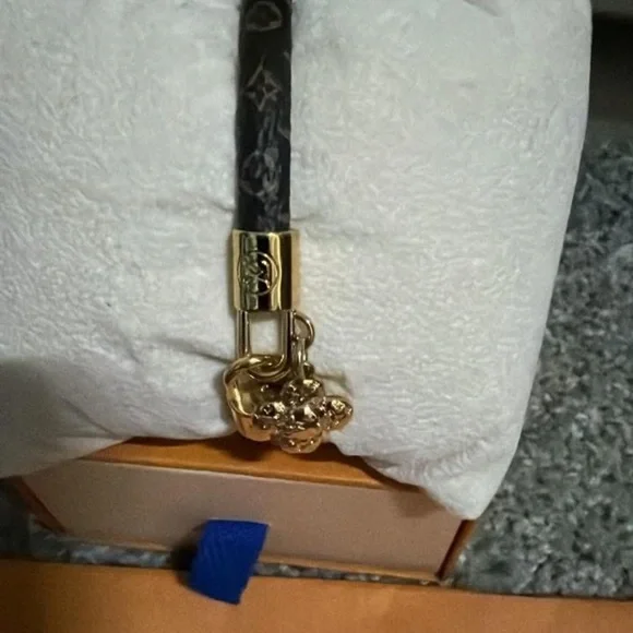 Louis Vuitton Vivian Charm Bracelet. - Picture 2 of 8